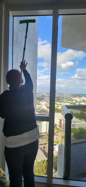 Window Cleaning in Pembrooke Pines, FL (4)